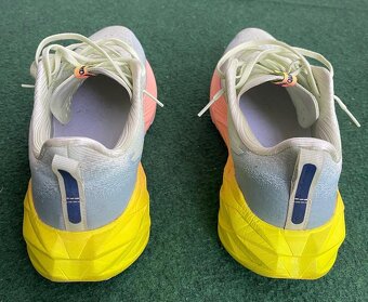 Tenisky Asics Novablast 4 Paris vel. 43,5 - 2