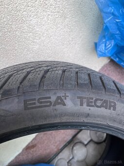 225/40R18 - 2