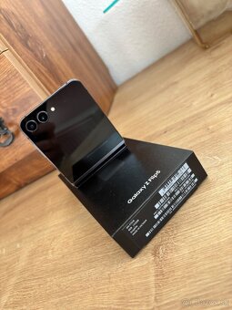 Samsung Galaxy Z Flip 5 - 2