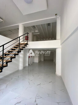 Pekný obchodný priestor /120 m2/ na Štúrovej ul. v budove LU - 2