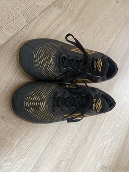 Predam detske halovky Umbro - 2