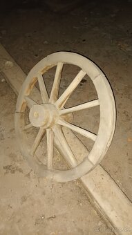 Drevené koleso z voza - 2