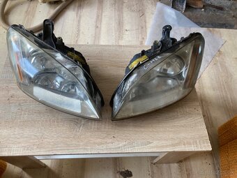 Predám predné svetla na Ford C-Max - 2
