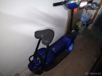 Predám skladacíu eltricku kolobežku cena 130.€ - 2