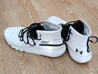 Under armour, športové 47.5 eur - 2