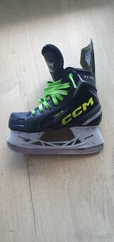 Hokejové korčule CCM Tacks Junior - veľkosť 32 - 2