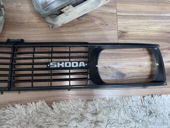 Predne svetla Skoda 105s + maska - 2