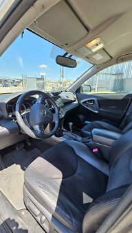Predám Toyotu RAV 4 2,2 Decat,110KW,4×4 - 2