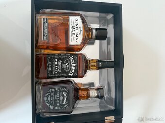 Exkluzívny Jack Daniel’s set v sklenenej vitríne - 2