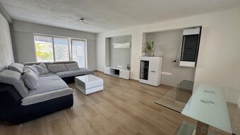 Priestranný zrekonštruovaný rodinný dom na prenájom v Lozorn - 2