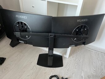 Profi krasny set dva 27 zakrivene monitory a kovovy stojan - 2