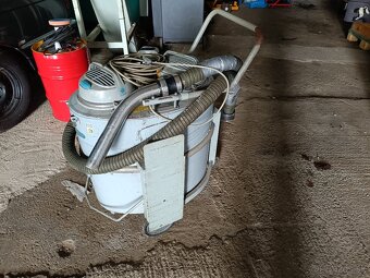 Priemyselný vysávač Nilfisk - 2