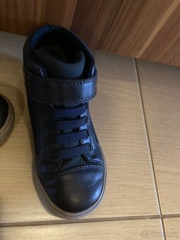 Dievčenské  topánky zn. Geox veľ.26 - 2