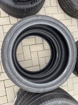 225/40R19 Bridgestone - 2