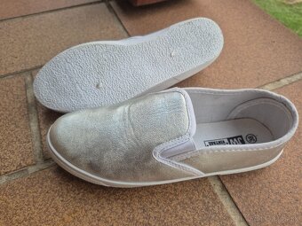 nové strieborné tenisky slip on 38 - 2