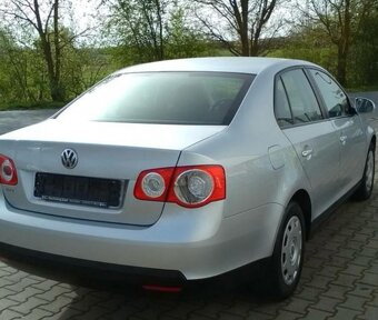 Volkswagen Jetta 1,6FSi - 2