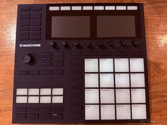 Native Instruments MASCHINE MK3 + Maschine 3 - 2