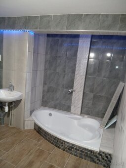 Moderný tehlový dom v Chynoranoch na predaj - - 2