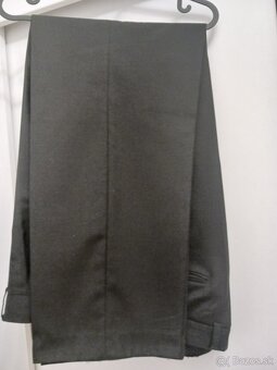 Predám čierny pánsky oblek veľkosti 58/182 - 2