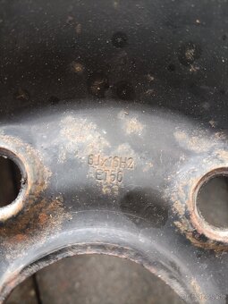 Plechové disky s pneumatikami - 2