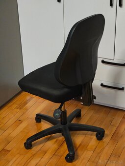 Kancelárska stolička - 2