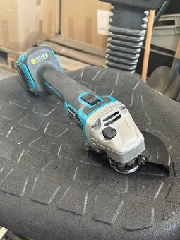 AKU uhlová brúska na baterie Makita - 2