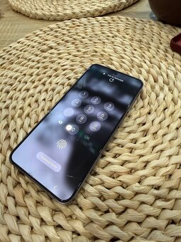 Samsung Galaxy S24 - 2