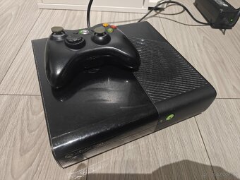 Xbox 360E - 2
