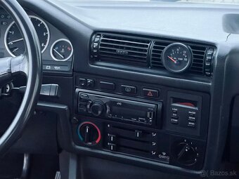 BMW E30 - Držiak budíka - 2
