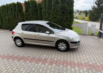 Peugeot 307 1,6i serviska , klima ,1 Majit benzín manuál - 2