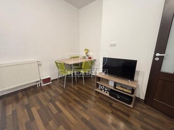 2-IZBOVÝ BYT 53 M2 S TERASOU 15 M2 V CENTRE TRENČÍNA - 2