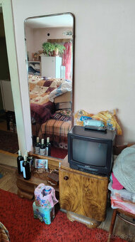Starožitné spálňové skrine s postelou - 2