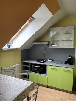 Zariadený 2-izbový byt s balkónom, klimatiz. a pivnicou - 2