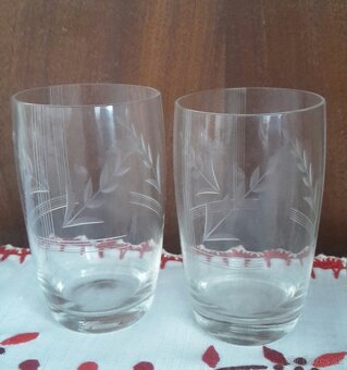 Skleneny dzban na vino. - 2