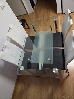 Stôl a 4 stoličky - 2