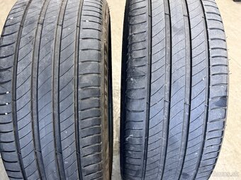 225/40R18 - 2