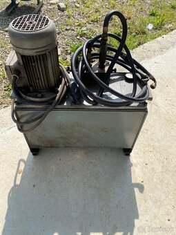 Elektrická hydraulická pumpa s tlakomerom - 2