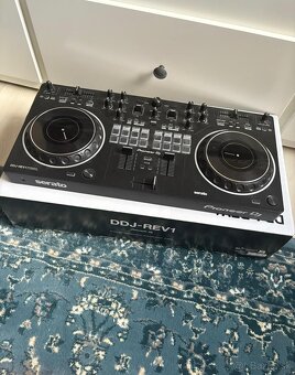 Pioneer DDJ-REV1 konzola - 2