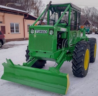 lesní traktor LKT 81T Turbo (lakatoš) vyvážecí dřevo kulatin - 2
