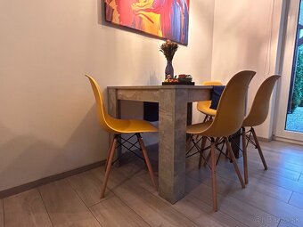 Jedálenský stôl a 4 stoličky - 2