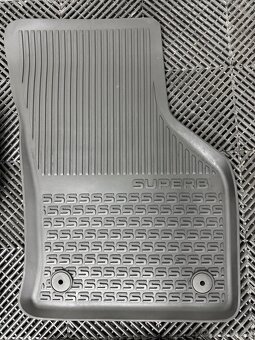 Originálne gumenné rohože Škoda Superb - 2