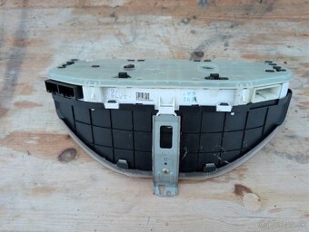 Mazda 323 budiky tachometer - 2