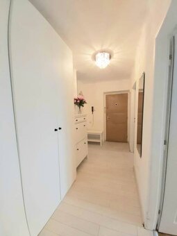 Veľmi pekný, svetlý, 2- izbový byt pri City Aréne a centre - 2