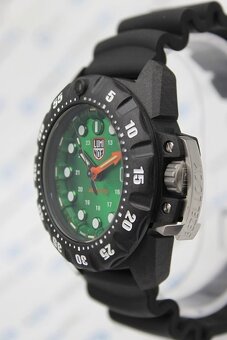 Predám potápačské hodinky Luminox Scott Cassell - 2