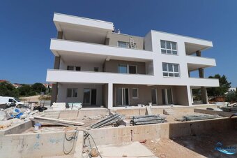 Vodice - novostavba s vlastnou záhradou a skladom - 2