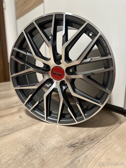 MAM RS4 R18 - 2