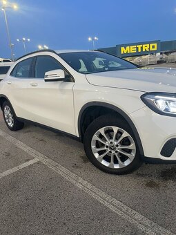 Mercedes benz GLA 180 - 2