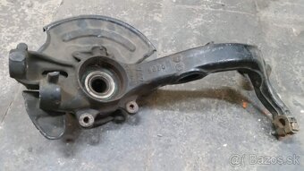 AUDI A4 PASSAT B5 Pravá otoč 8D0407258 - 2