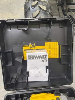 Dewalt klincovacka DewaltDCN890P2 - 2