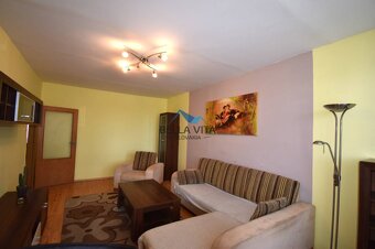 EXKLUZÍVNE Priestranný 2-izbový byt s balkónom v centre Gala - 2